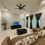First Curve Ipoh Homestay